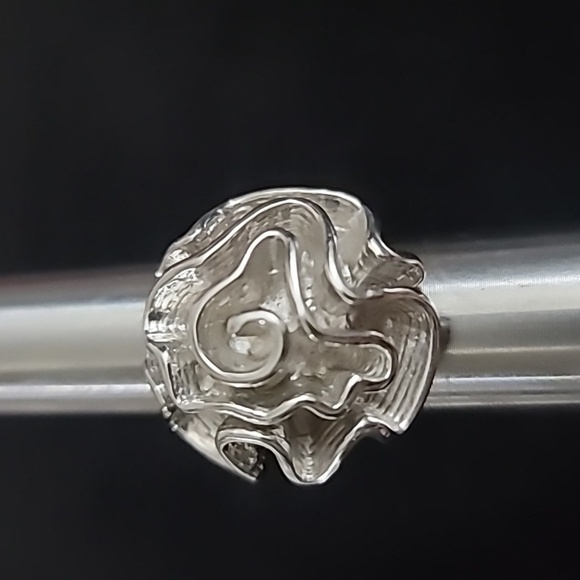 Large Gaudi FlowerCocktail Ring - Picture 5 of 7